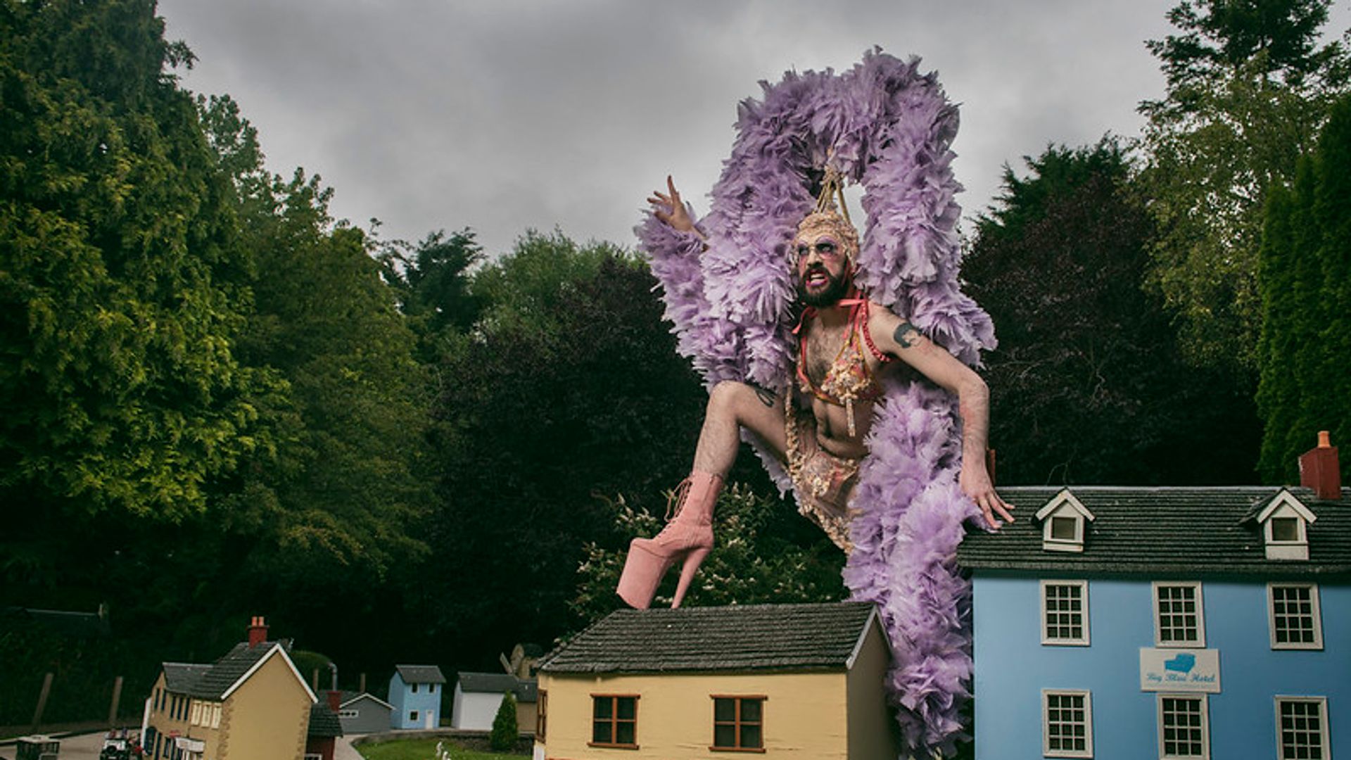 HARRY CLAYTON-WRIGHT OPENS THE END-OF-THE-PIER EXTRAVAGANZA MR BLACKPOOL IN SALFORD, WITH A ONE-NIGHT-ONLY PREMIERE AT LOWRY ON SATURDAY 2 MAY
