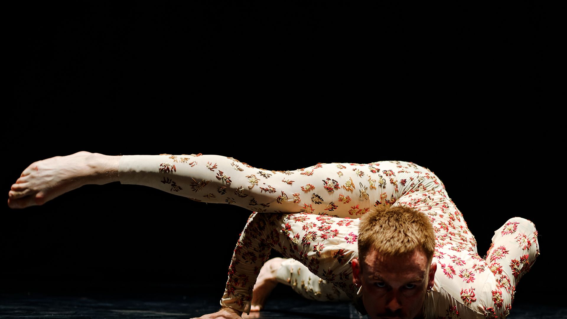 LOWRY’S AWARD-WINNING ASSOCIATE ARTISTS  THICK & TIGHT BRING NEW WORK  ‘NATURAL BEHAVIOUR’ TO SALFORD