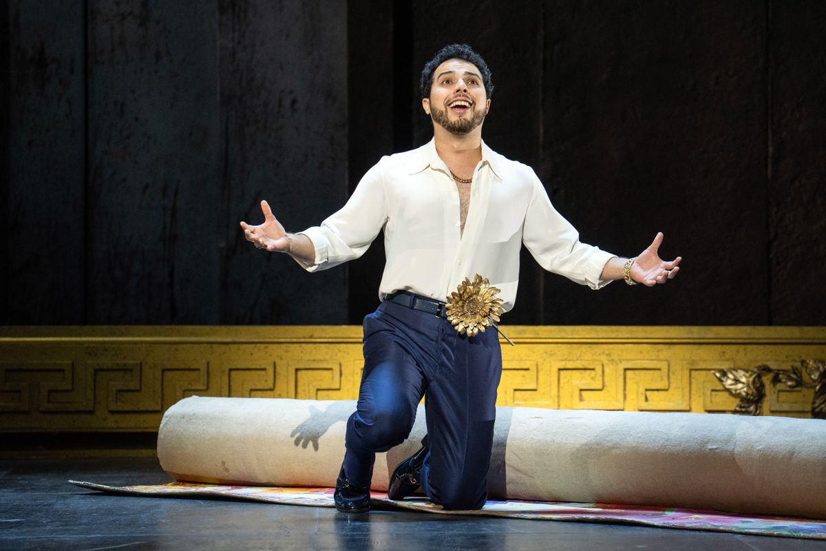 Leonardo Sánchez as the Duke of Mantua
